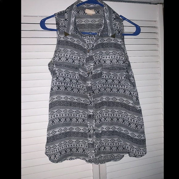 Tops - Picture 5 of 8